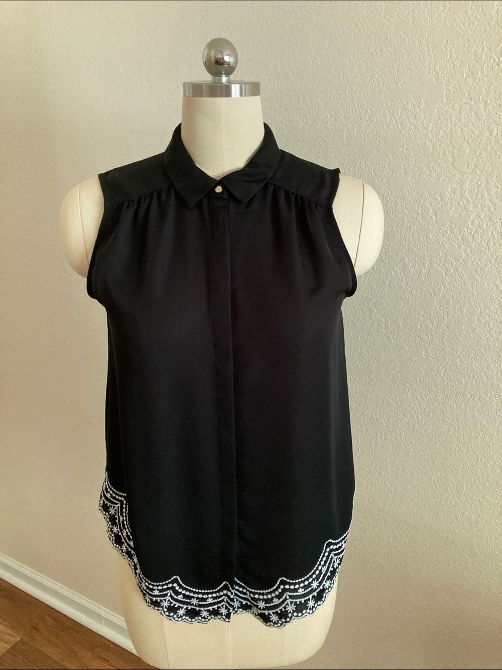 Elle Black Sleeveless Collared Top with White Scallop Embroidery